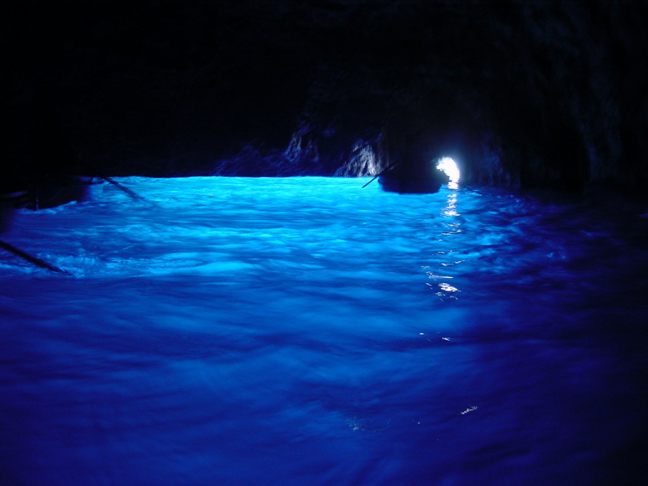 Blue_Grotto_Capri_Inside.jpg