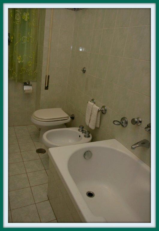 bathroom01.jpg